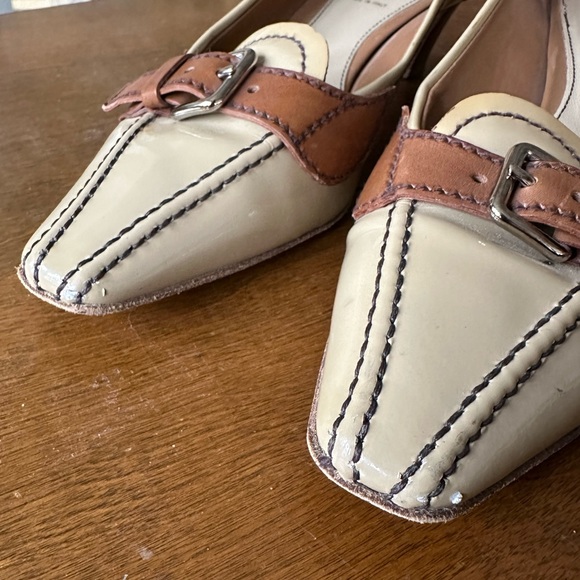 Timeless Patent Leather PRADA Pumps - Picture 5 of 8